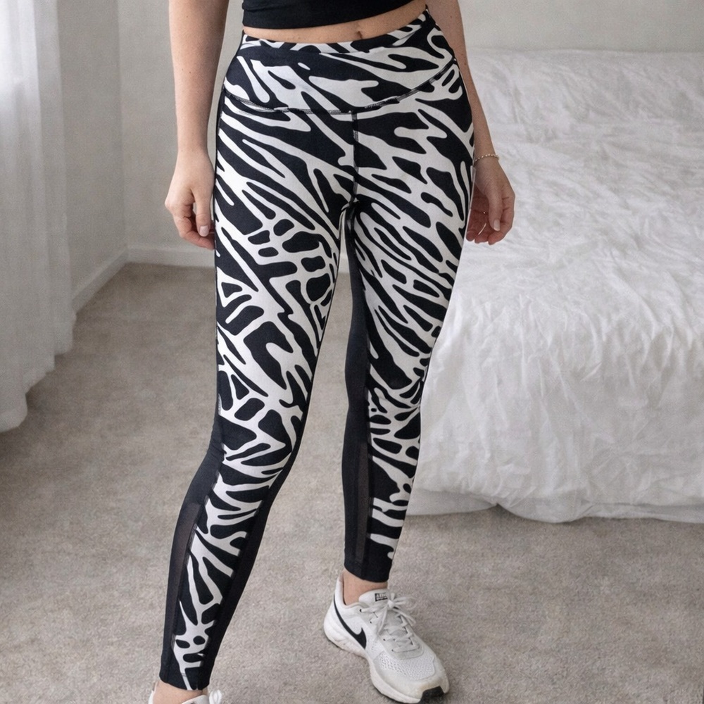 Nike Dri-FIT Printed Leggings XS Black White Zebra Workout Pants